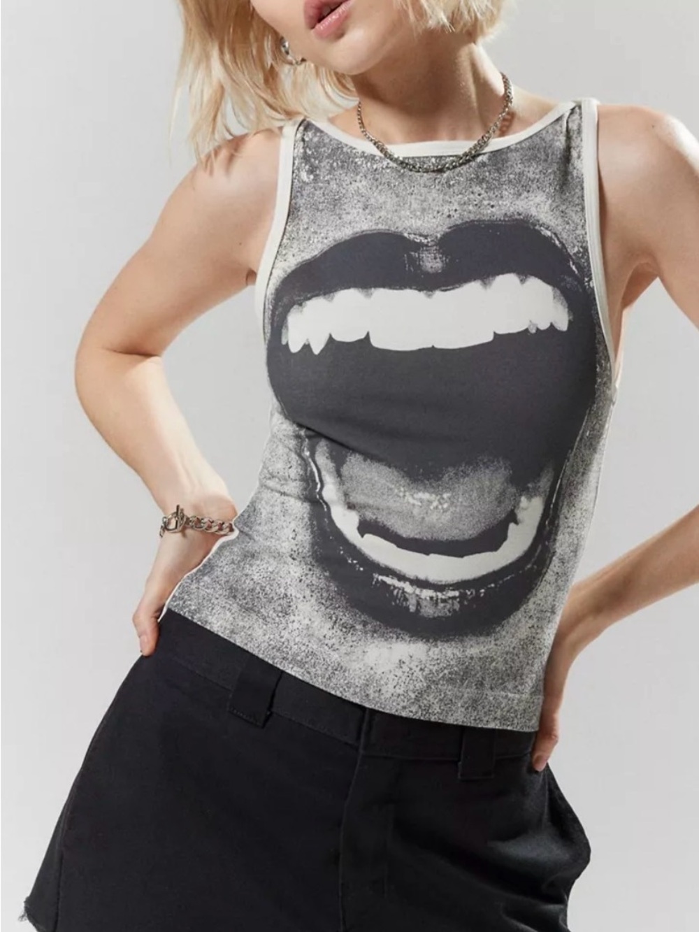 Urban outfitters - medium - silence + noise Black & White Mouth Graphic Tank